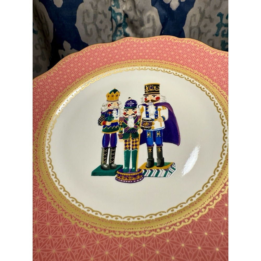 VTG Robert Stanley Home Collection Pink 2PC Christmas Nutcrackers Plates 8.8 in - Picture 4 of 14